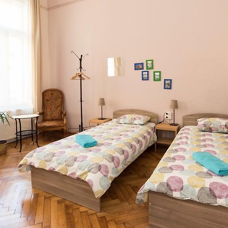 Hostel Downtown Oasis Budapest Exterior foto