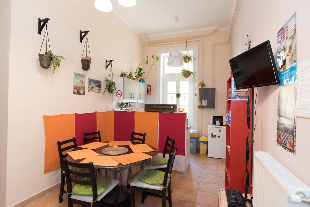 Hostel Downtown Oasis Budapest Exterior foto