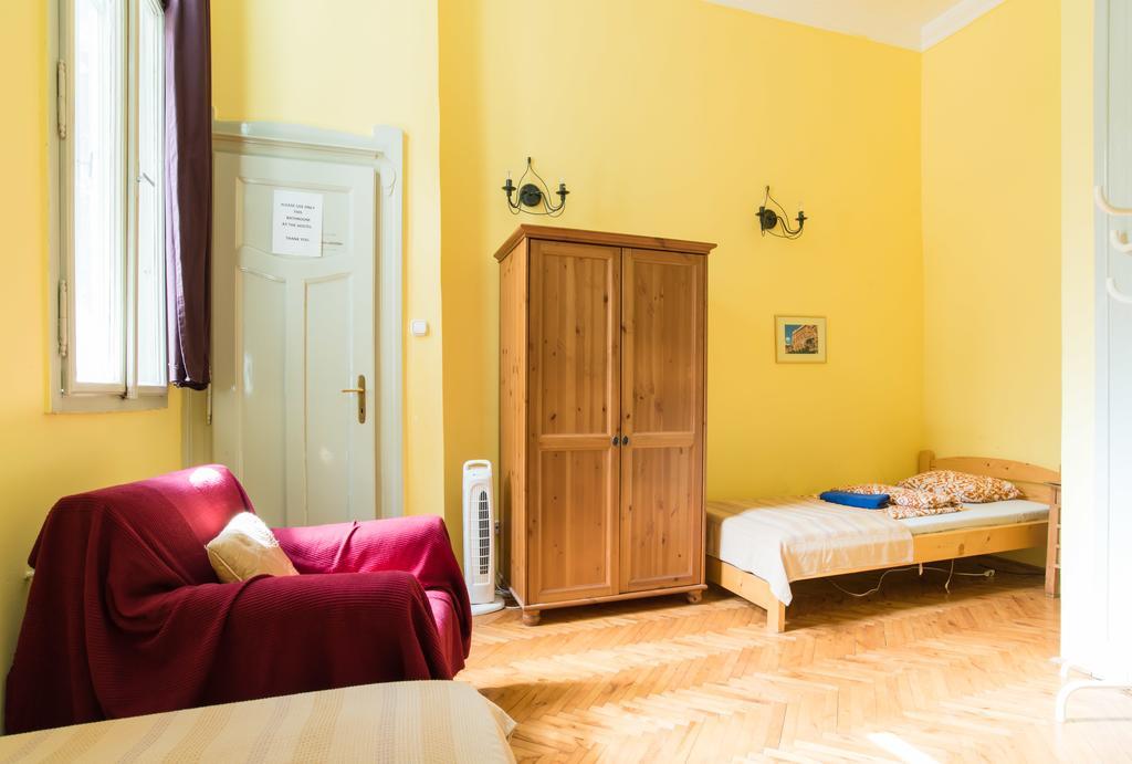 Hostel Downtown Oasis Budapest Exterior foto