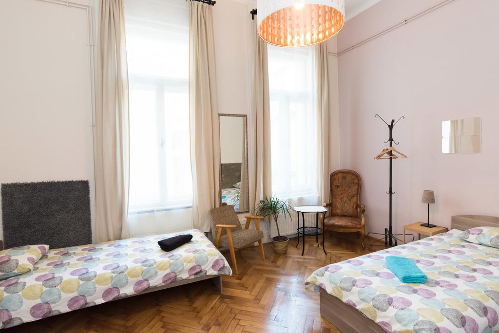 Hostel Downtown Oasis Budapest Exterior foto